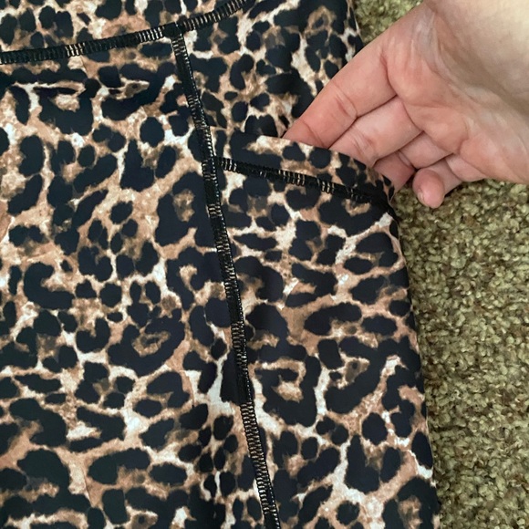 Leopard print leggings with pockets - Picture 2 of 3